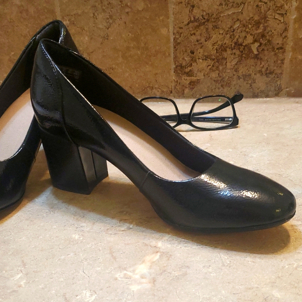 Clarks Black Patent Leather Block Heels Size 8.5